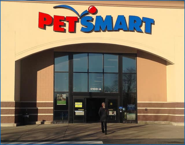 If you are looking for a job and love pets, consider filling out a PetSmart job application online.