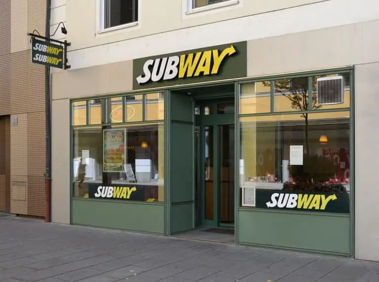 How much does Subway pay its employees?