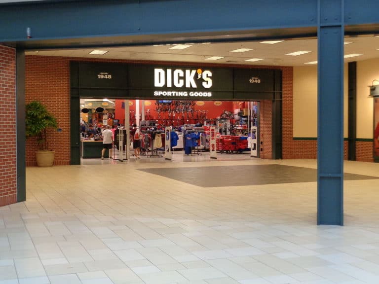 Dick's Sporting Goods pays its employees an average salary that's comparable to other retail chains.