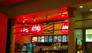 Arby's careers are not high-paying but management positions are in demand.