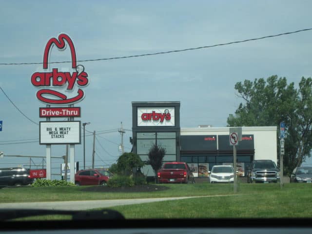 How much does Arby's pay its employees?