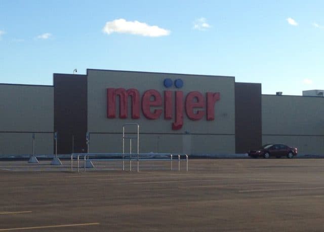 How much does Meijer pay its employees?