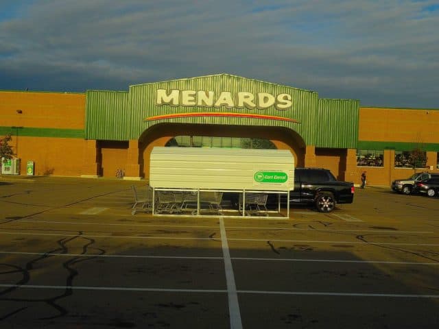 How much does Menards pay?