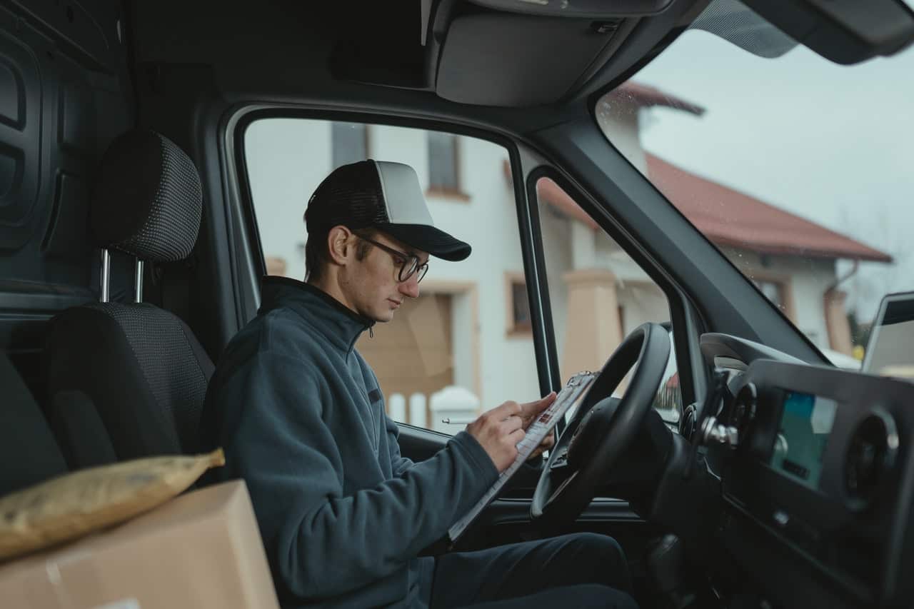 Are there any truck driver jobs hiring near me? Photo by Tima Miroshnichenko from Pexels.