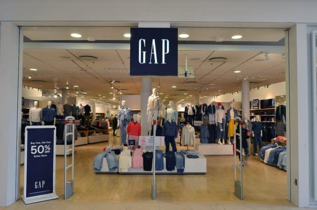 How much does Gap pay its employees?