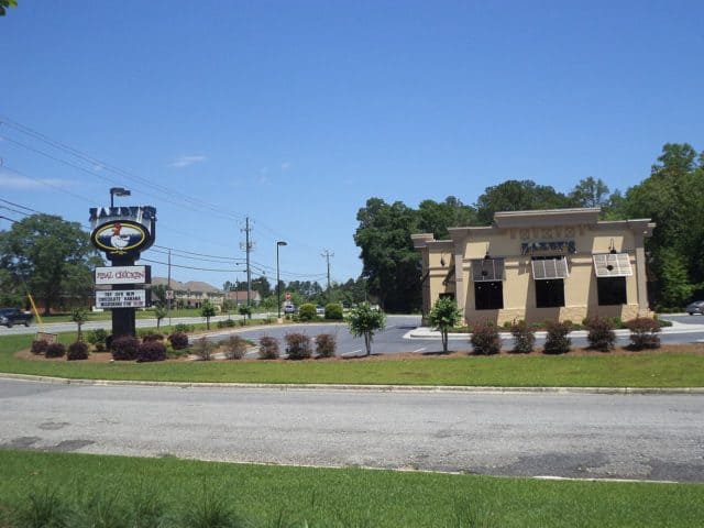 Zaxby's job descriptions can help you decide which career path to take.