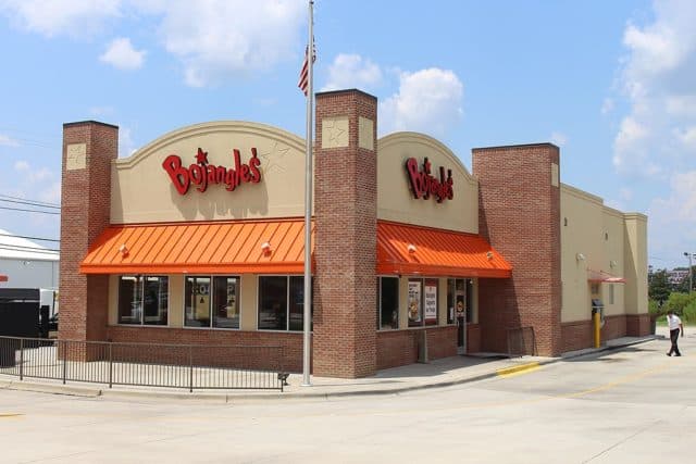 How much does Bojangles pay its employees?